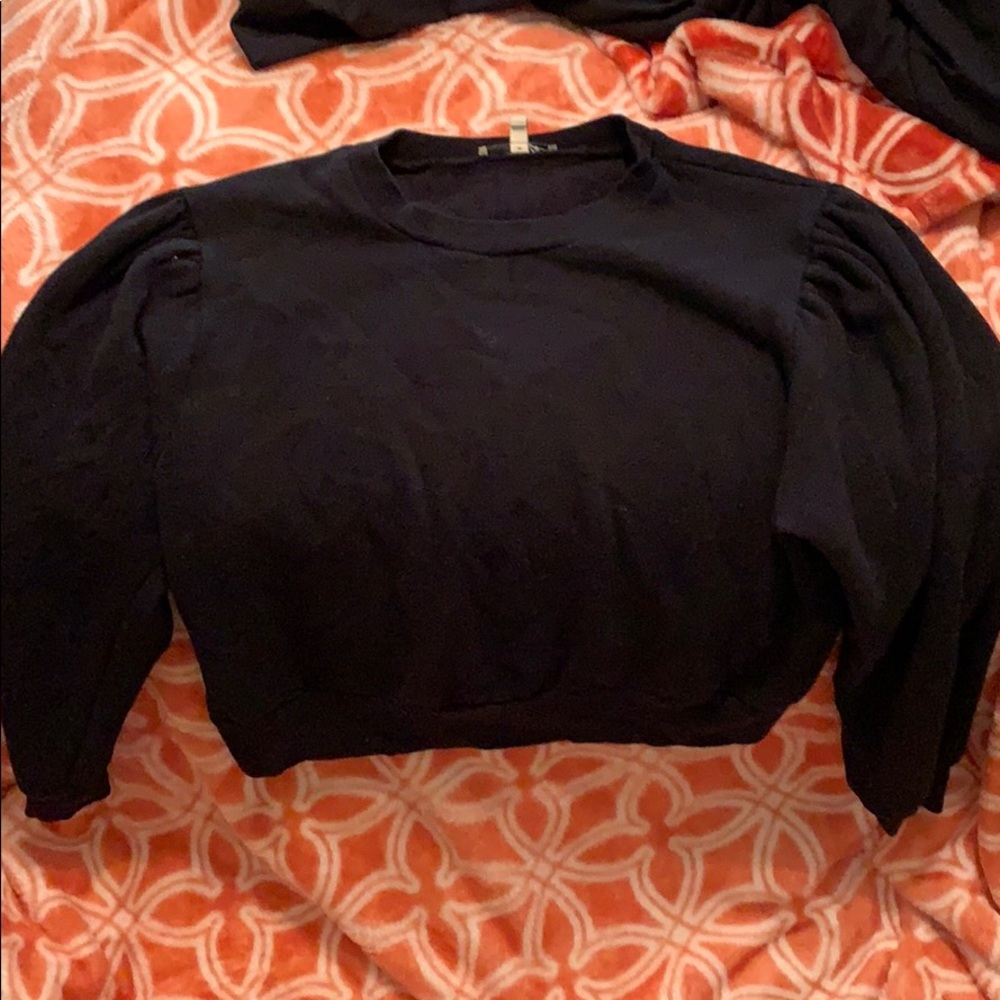 Express one eleven black balloon sleeve sweater !